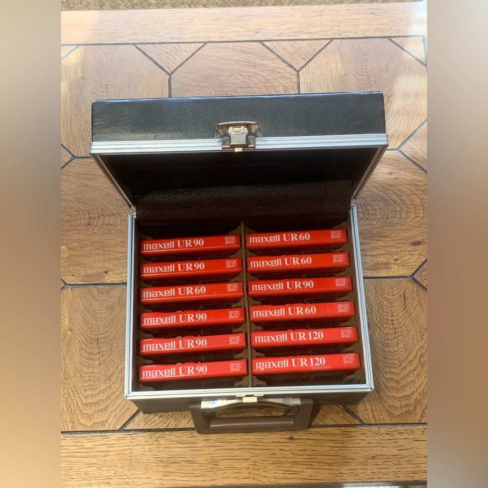 VTG Maxell UR 60 90 120 Sealed Audio Cassette Tape Lot of 12 w/ Storage Case